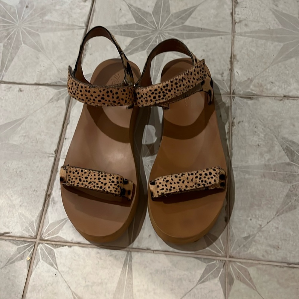Madewell leopard print Velcro Tevas
